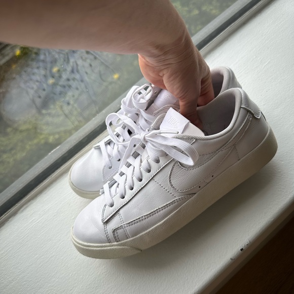Nike Blazer Low LE Triple White - Picture 6 of 6